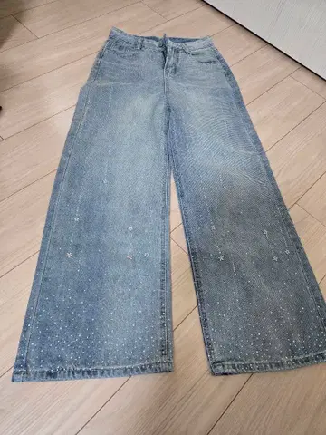 비즈 장식 라이트 블루 스트레이트 데님