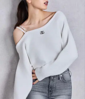 GYDA 제이다 SymmetryGYDA 원숄더 체인 니트탑