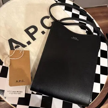 새상품 A.P.C 엠보싱 로고 숄더백 블랙 택, 수납 가방 있음