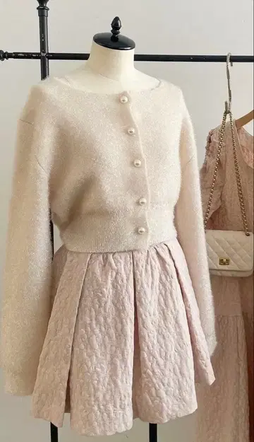 DEICY 펄 버튼 라메 샤기 가디건