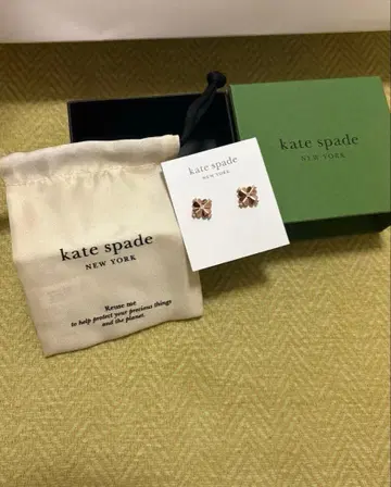 로즈 골드 네잎클로버형 귀걸이 Kate spade