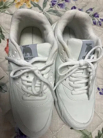 화이트 에어쿠션 스니커즈 moz 모즈