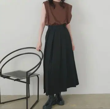 [택 포함 새상품] LIAN 플리츠 슬릿 스커트