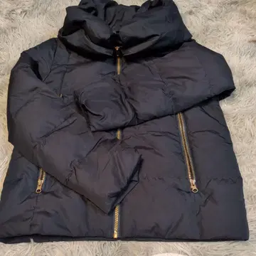 mystic 옷깃이 특징적인 다운 사용품