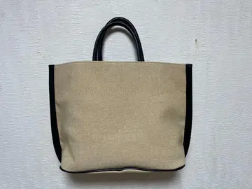 베이지와 블랙 토트백
