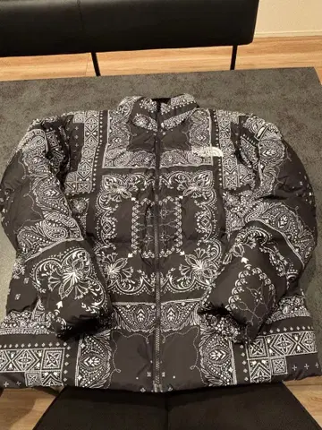 THE NORTH FACE 반다나 패턴 M 다운 자켓 페이즐리