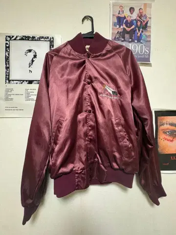 Cherokee NC 새틴 바시티 자켓 버건디