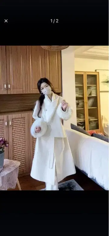 화이트 랩 코트 퍼 포함 소매