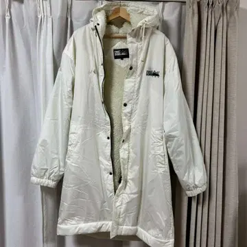 FIRST DOWN 벤치 코트 화이트