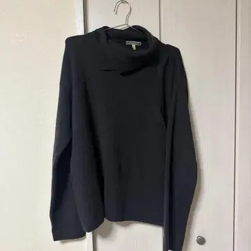 엠포리오 아르마니 하이넥 니트