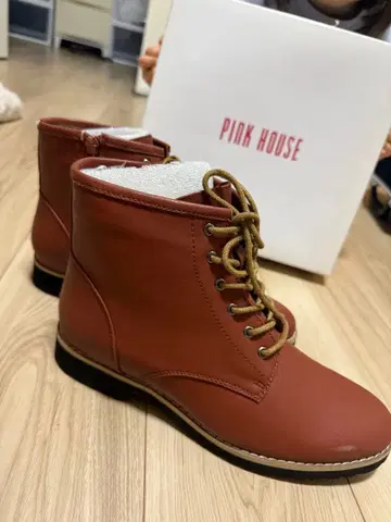 PINK HOUSE 브라운 레이스업 부츠