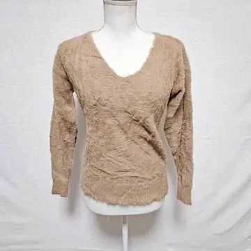 아즐 퍼지 베이지 V넥 니트 가을/겨울 M 사이즈
