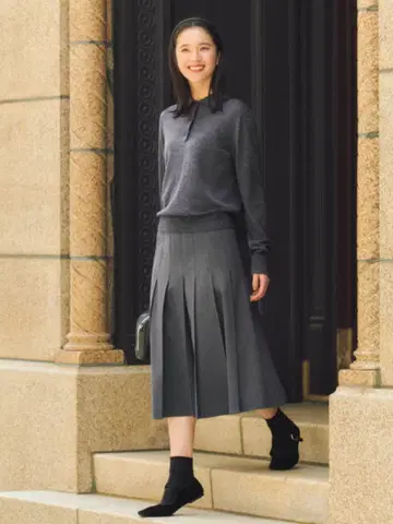 유니클로 와이드 플리츠 미디 스커트