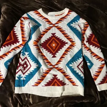 Bershka 기하학 패턴 니트 스웨터 M