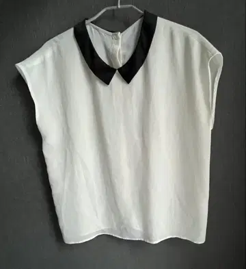 Ballsey 바이컬러 프렌치 슬리브 블라우스