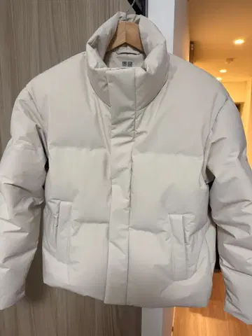 UNIQLO 심리스 다운 자켓 내추럴 S 사이즈 2025AW