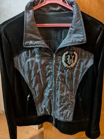 퀼팅 디자인 자켓 블랙과 그레이