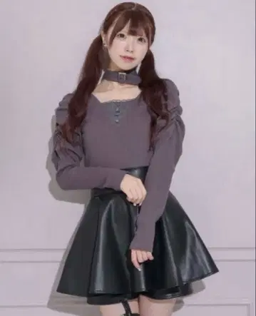 pium 초커 달린 니트 상의