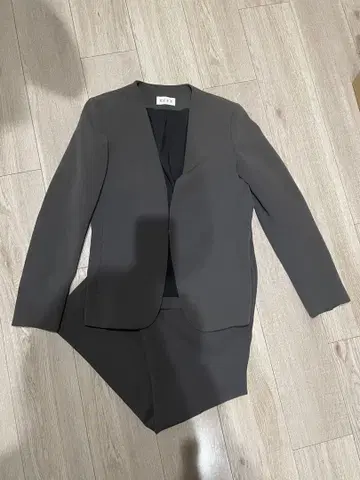 [ 상 XS, 하 S 사이즈 ] 플라스테 차콜 그레이 수트 셋업