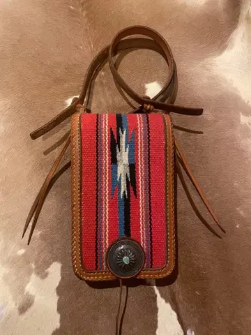 럭키 존 숄더백 단종 모델