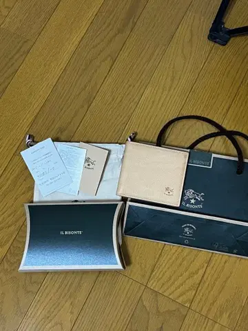 일비종떼 미사용 새상품 박스 포함 접이식 지갑 가죽 정품