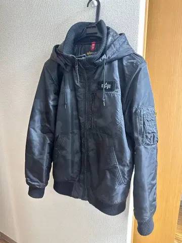 알파인더스트리 후디드 리브 재킷 카모 패턴 블랙