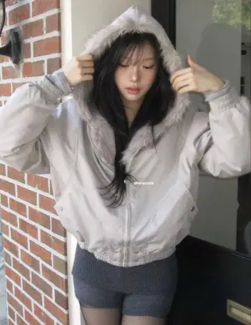 후드 부착 라이트 그레이 봄버 자켓