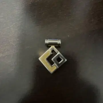 흰색 끈 같은 것도 있습니다