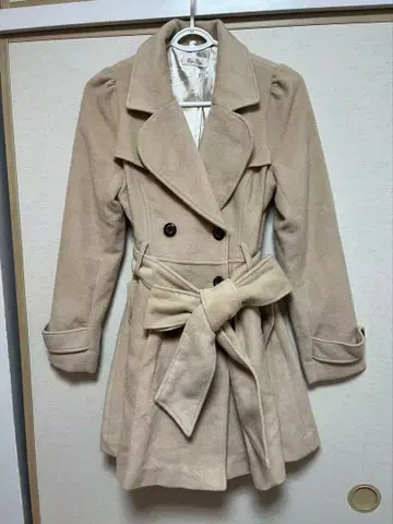 베이지 더블 브레스트 트렌치코트 M 사이즈