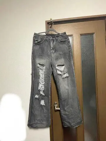 그레이 데미지 가공 와이드 레그 데님
