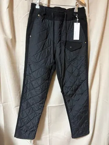 eleven 블랙 퀼팅 팬츠