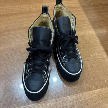 TRUNK 블랙 하이컷 스니커즈 23.5cm