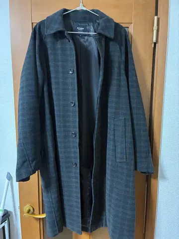 BEAMS 그레이 체크 무늬 롱 코트