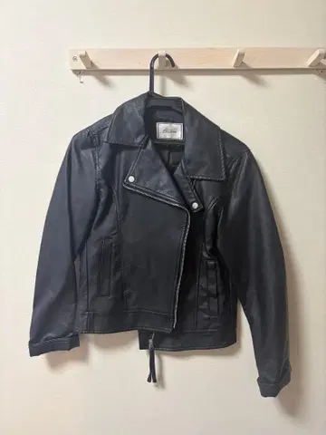 블랙 가죽 라이더 자켓