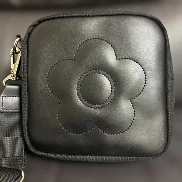 MARYQUANT 블랙 플라워 모티브 숄더백