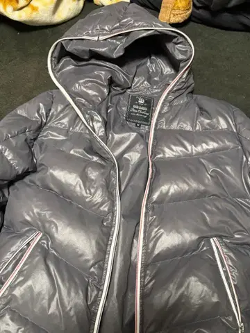 그레이 후드 부착 다운 자켓