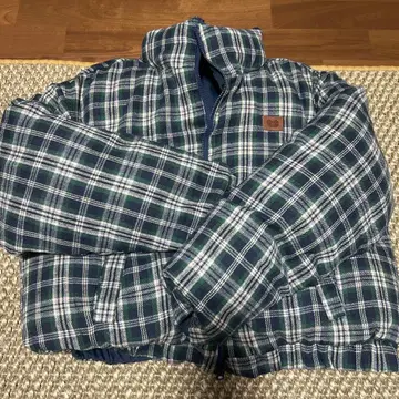 체크 무늬 다운 자켓