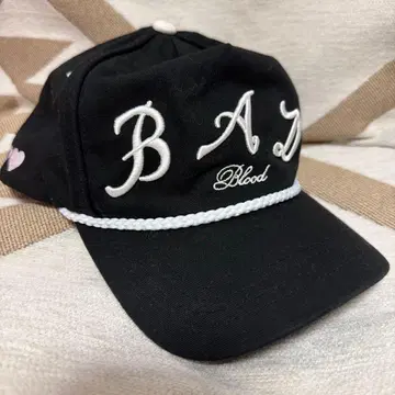 BADBLOOD 배드 로고 로프 볼 캡
