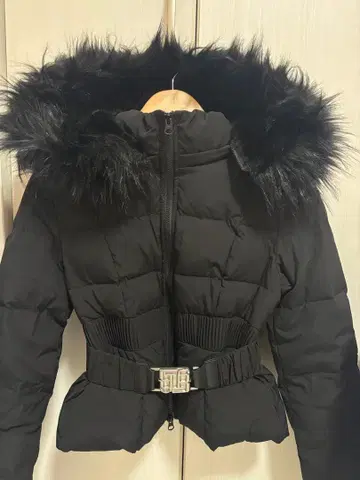 GYDA 숏 다운 자켓 블랙 2024 모델