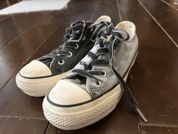 컨버스 그레이 벨로아 스니커즈 23cm