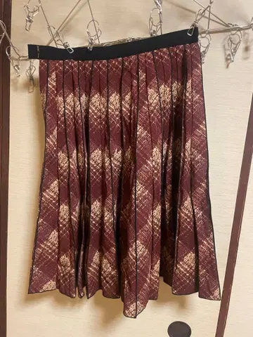 MARC JACOBS 플리츠 스커트 빨간색 금색 체크