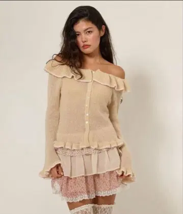 오프숄더 프릴 니트 가디건 TINA: JOJUN