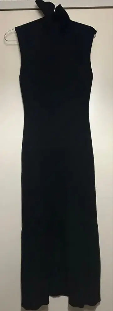 블랙 슬리브리스 니트 원피스