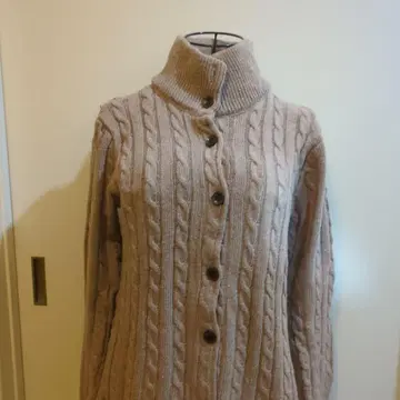 베이지 케이블 니트 하이넥 긴팔
