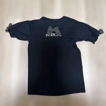 INGEBORG 블랙 반팔 티셔츠