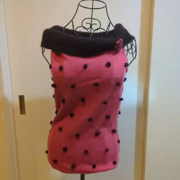 VIVAYOU 폼폼 포함 핑크 슬리브리스 스웨터