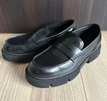 새상품급 ZARA 청키 페니 로퍼 블랙 통굽 27.5