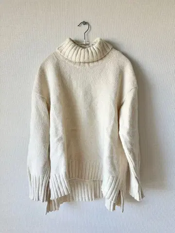 [ Tomorrowland ] 터틀넥 니트