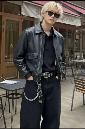 ALLSAINTS 짧은 기장 가죽 자켓 A-2 플라이트 자켓