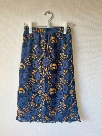 [ ROSE BUD ] 네이비&골드 / 미 실루엣 / 타이트 스커트